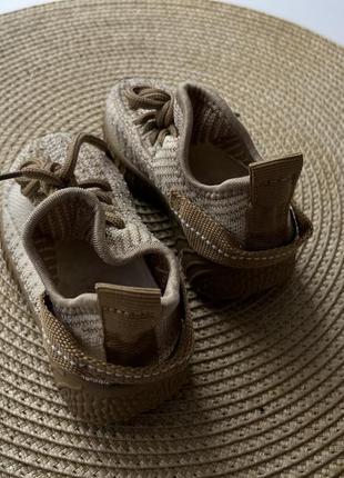 Легкі кросівки для дівчинки та хлопчика