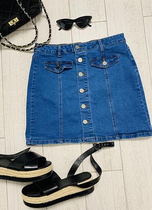 Базова жіноча джинсова спідниця з ґудзиками в розмірі s-m від бренду quiz