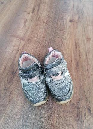Кросівки на дівчинку