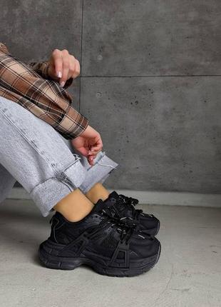 Кроссовки женские