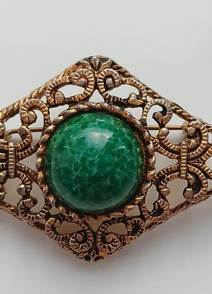 Брошь со вставкой. чехослователя.