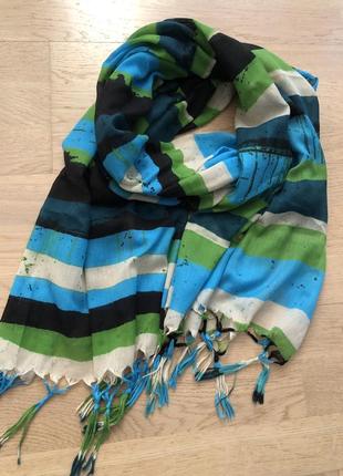 Яскравий шарф
