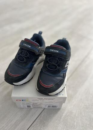Кросівки geox для хлопчика. розмір 28