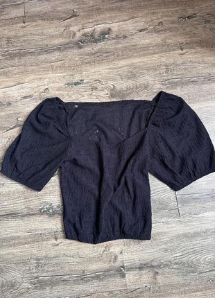 Топ черный с объемными рукавами