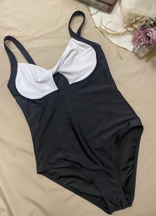 Суцільний купальник