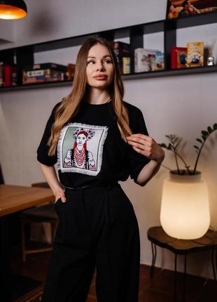Вышитая футболка