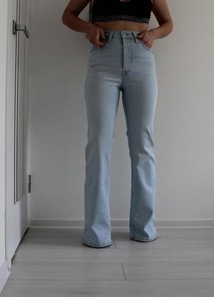 Неймовірно красиві джинси кльош levis свіжі колекції,