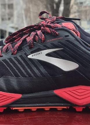Кросівки anotomix cascadia gore-tex 13 gtx black/red/tan як нові