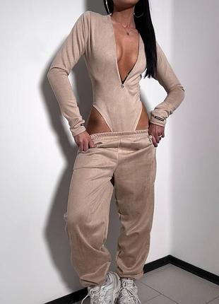 🌈3! шикарный замшевый женский костюм боди брюки замш замша жеncый джоггеры бежевый