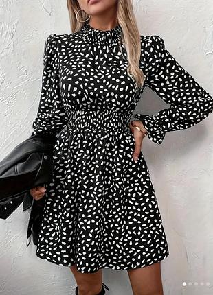 Черное стильное платье с длинным рукавом размер s