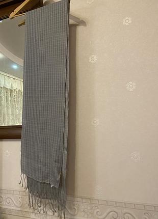 Тонкий шарф классического фасона в клетку