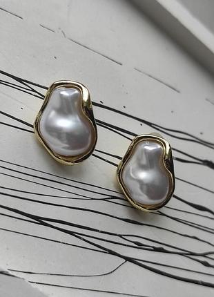 Трендовые серьги неправильной формы с жемчужинами ✨