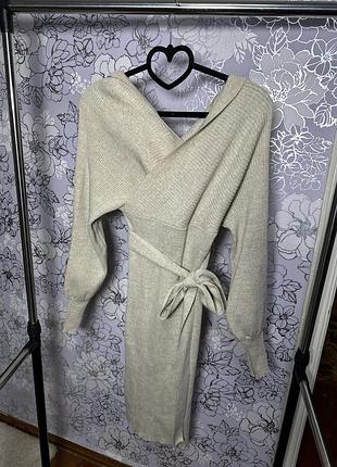 Женское платье облегающее