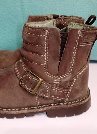 Сапожки качественные, фирма clarks, натуральная кожа, размер 5,5 (наш 22 размер)