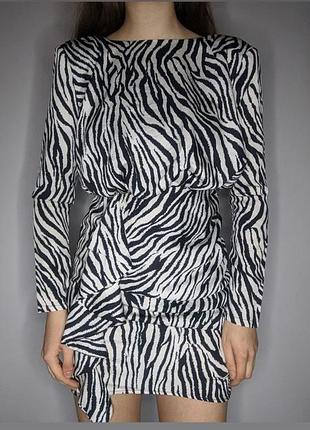 Коротка чорно біла сукня у принт зебра міні плаття зебровий тваринний анімалістичний принт святкова