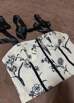 Женский белый топ на завязках