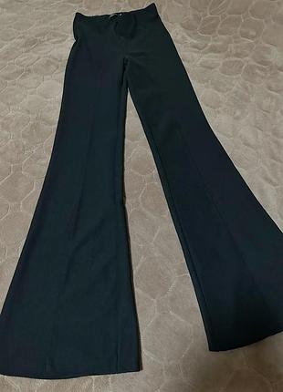 Женские черные классические брюки клеш