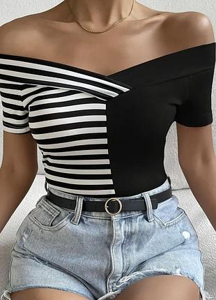 Блуза с открытыми плечами