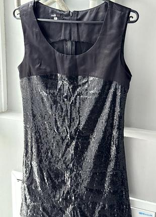 Сукня в паєтках