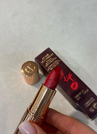 Charlotte tilbury hot lips lipstick оттенок - carina’s love