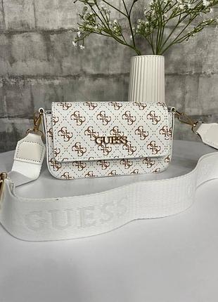 Сумка белого цвета guess