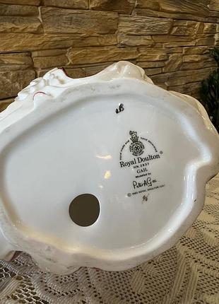 Порцелянова статуетка дівчина  royal doulton gail5 фото