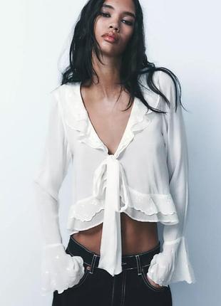 Блузка с воланами zara