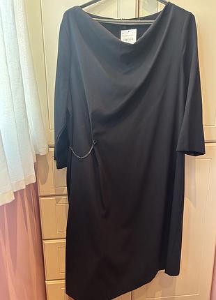 Плаття нове платье дуже гарне , чорне на вихід з цепочокою