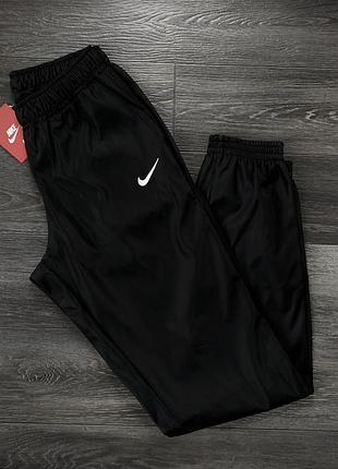 Мужские брюки nike "president" – элегантный комфорт в черном стиле.