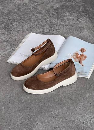 Женские туфельки с ремешком