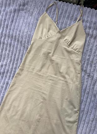 Сукня в білизняному стилі