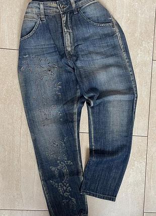 Джинсы широкие бойфренды