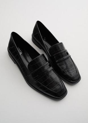 Лоферы с эффектом змеиной кожи zara