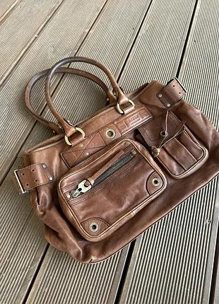Винтажная кожаная сумка bally с множеством карманов