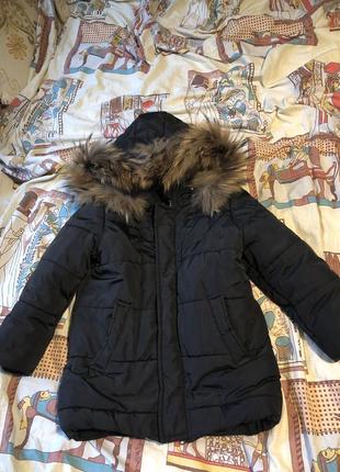 Зимняя куртка удлиненная с натуральным мехом на опушке размер 116-122 см