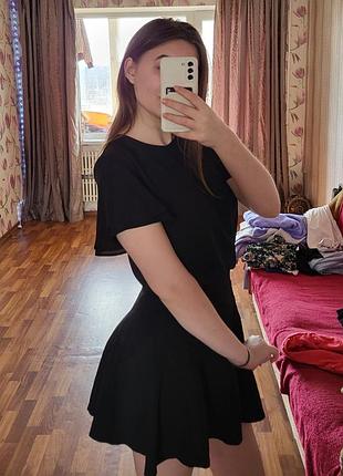 Чорна коротка спідниця