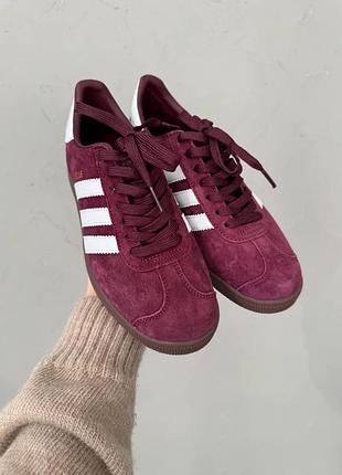 Жіночі кросівки адідас