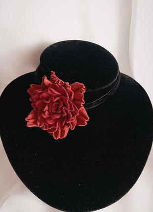 Чокер з червоною квіткою зі шкіри