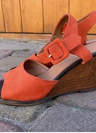 Стильні босоніжки