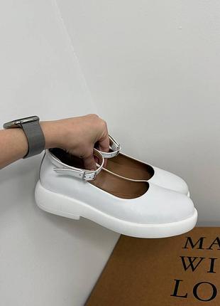 Класичні туфлі
колір: білий, натуральна шкіра