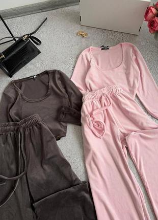 Жіночий велюровий костюм