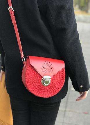 Червона сумка ручної роботи зі шкіри та трикотажної пряжі