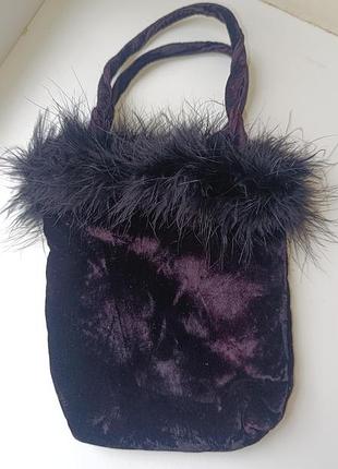 Бархатная сумочка с перьями