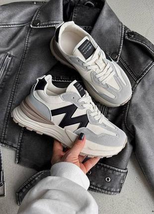 Женские кроссовки