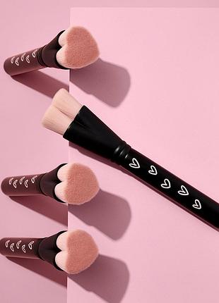 Пензель для тональної основи у формі серця