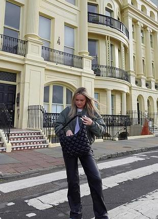 Классный бомбер в спортивном стиле с утеплением zara