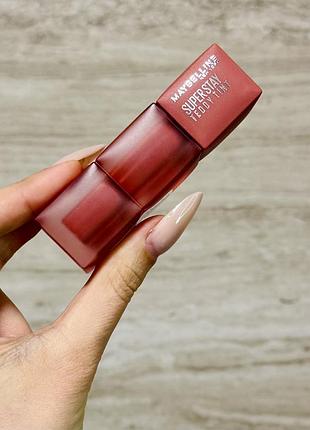 Стійка матова помада-тінт для губ maybelline new york super stay teddy tint 15 skinnydip