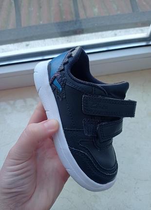 Шкіряні кросівки clarks