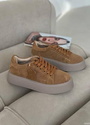 Жіночі кросівки