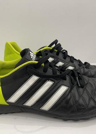 Футбольні кросівки adidas